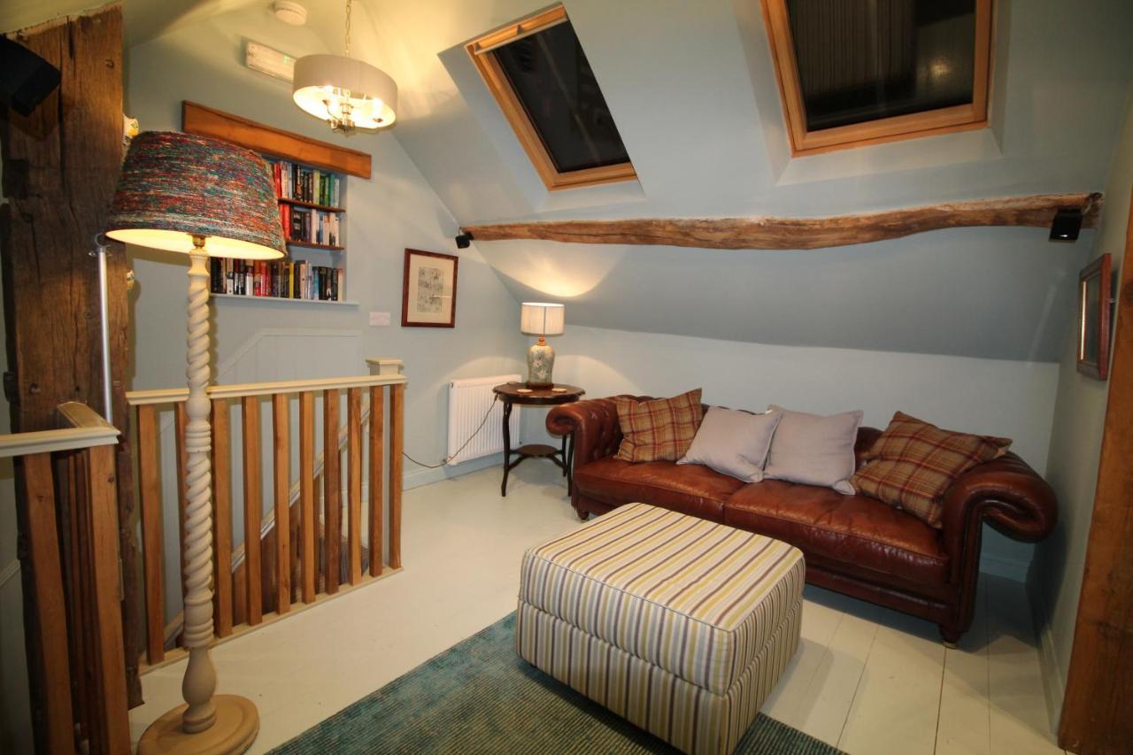 The Coach House Villa Whitby Exterior photo